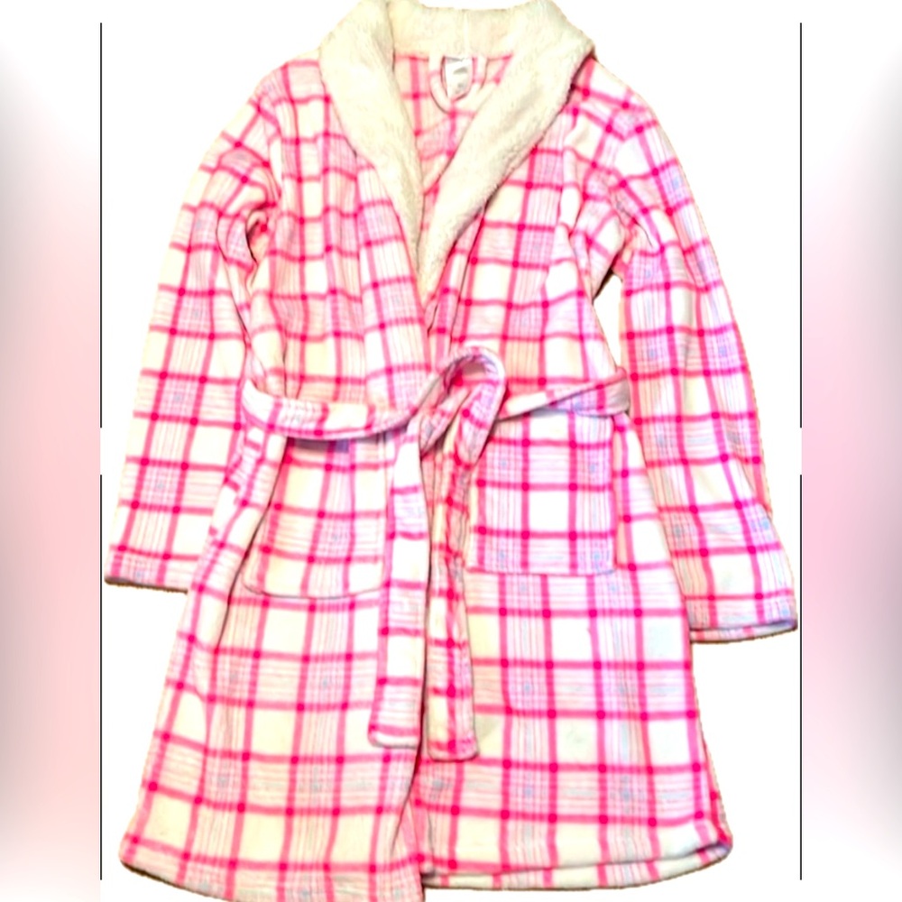 Cozy Pink and White Plush Robe. Excellent condition. Women’s Size M/L